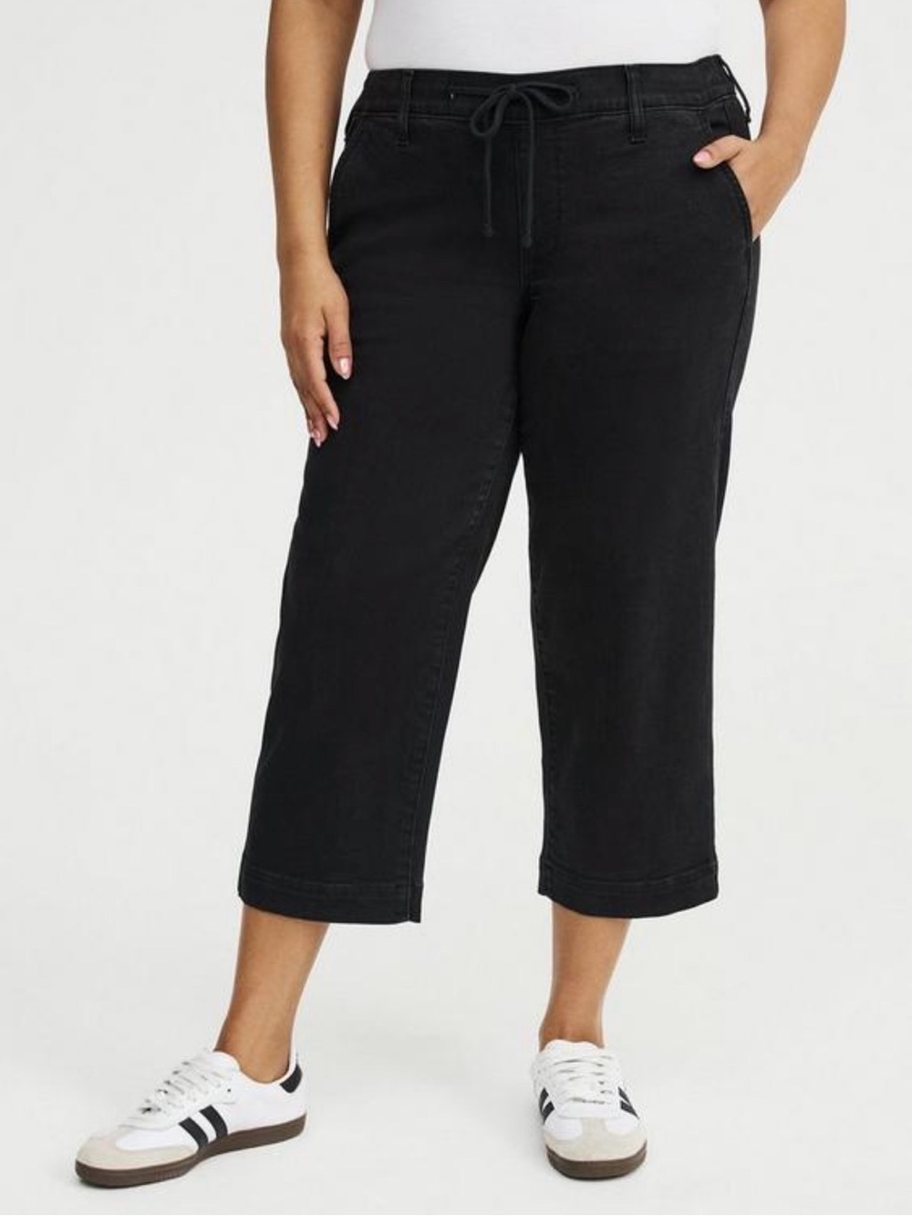 torrid Black Cropped Drawstring Capri Pants
